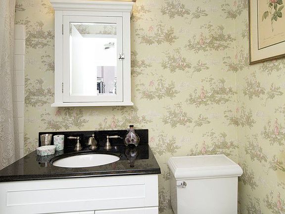 5th image of 245 E 54th St APT 25J