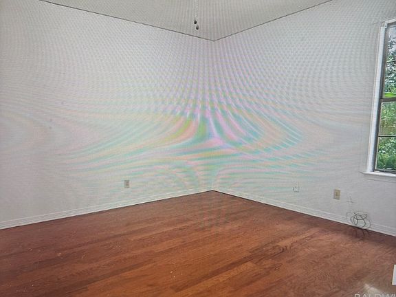 5th image of 909 Schaub Ave
