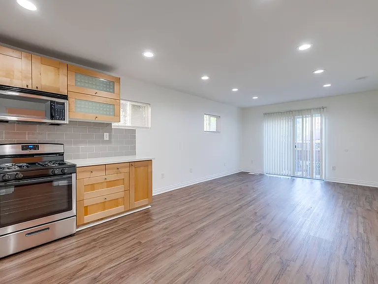1221 N Bronson Ave — Photo 22