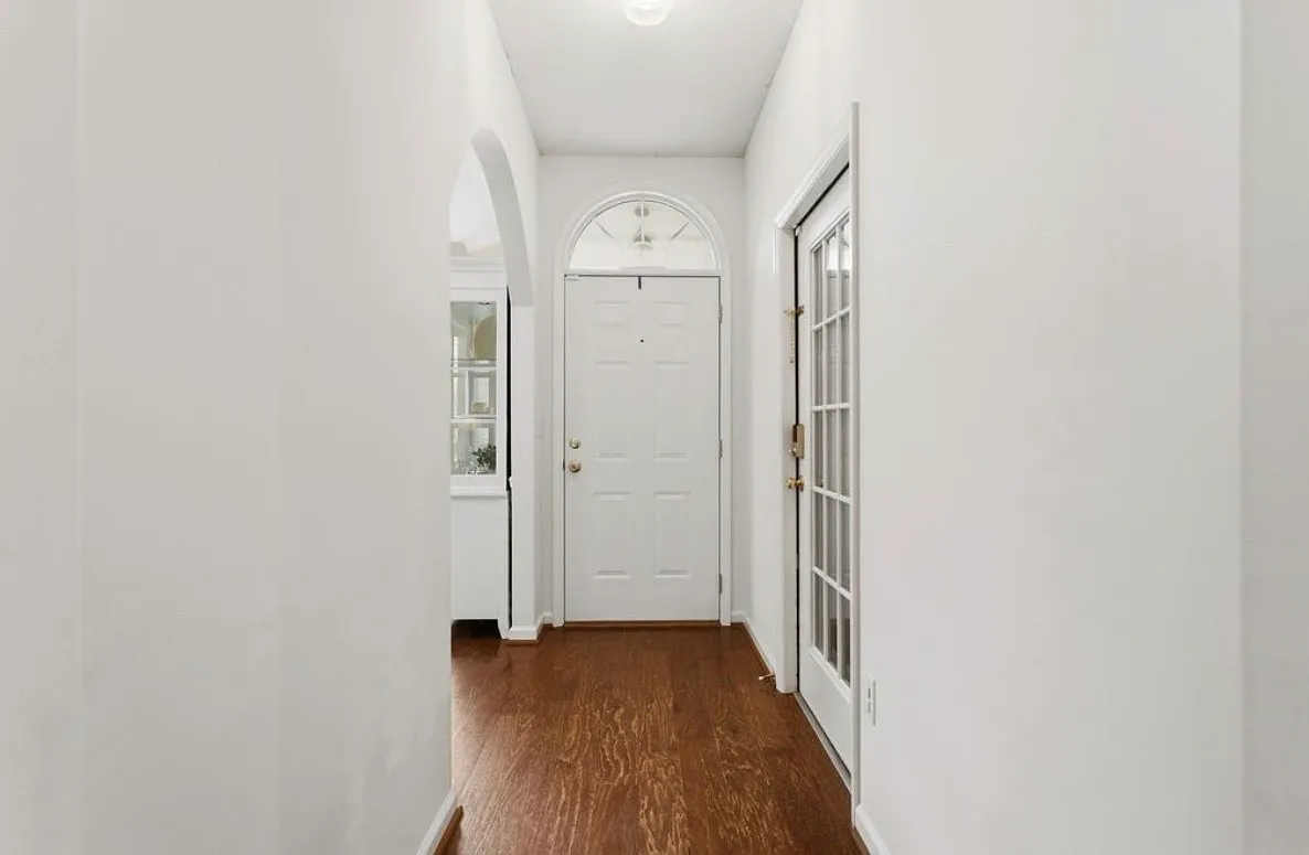 3 bed, 1934 sqft, $2,475 — Photo 2