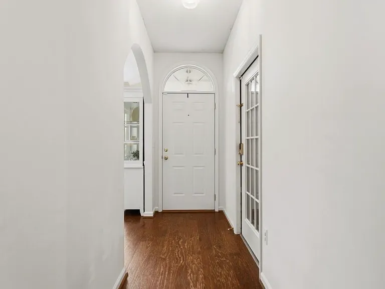 2300 Amberley Woods Trce — Photo 2
