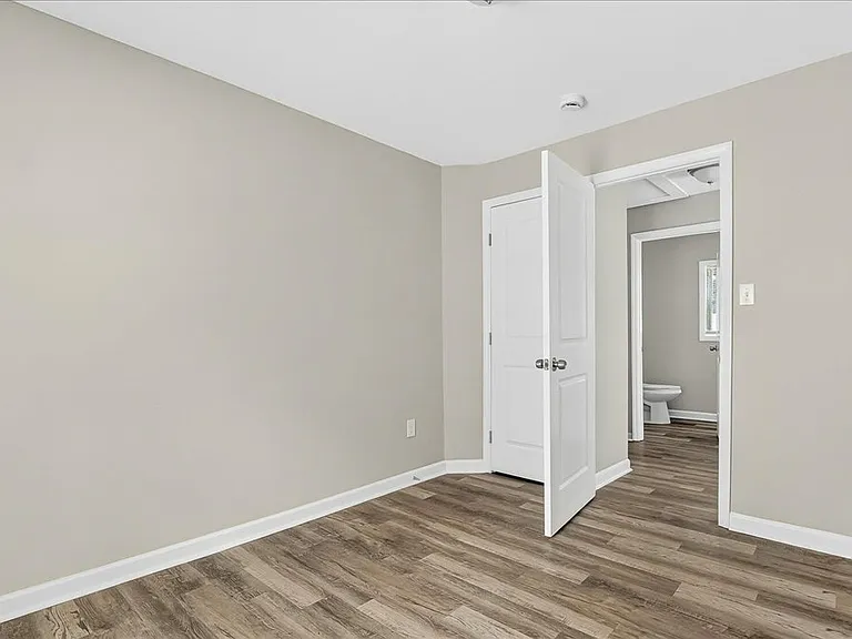 403 Spring Ct — Photo 16