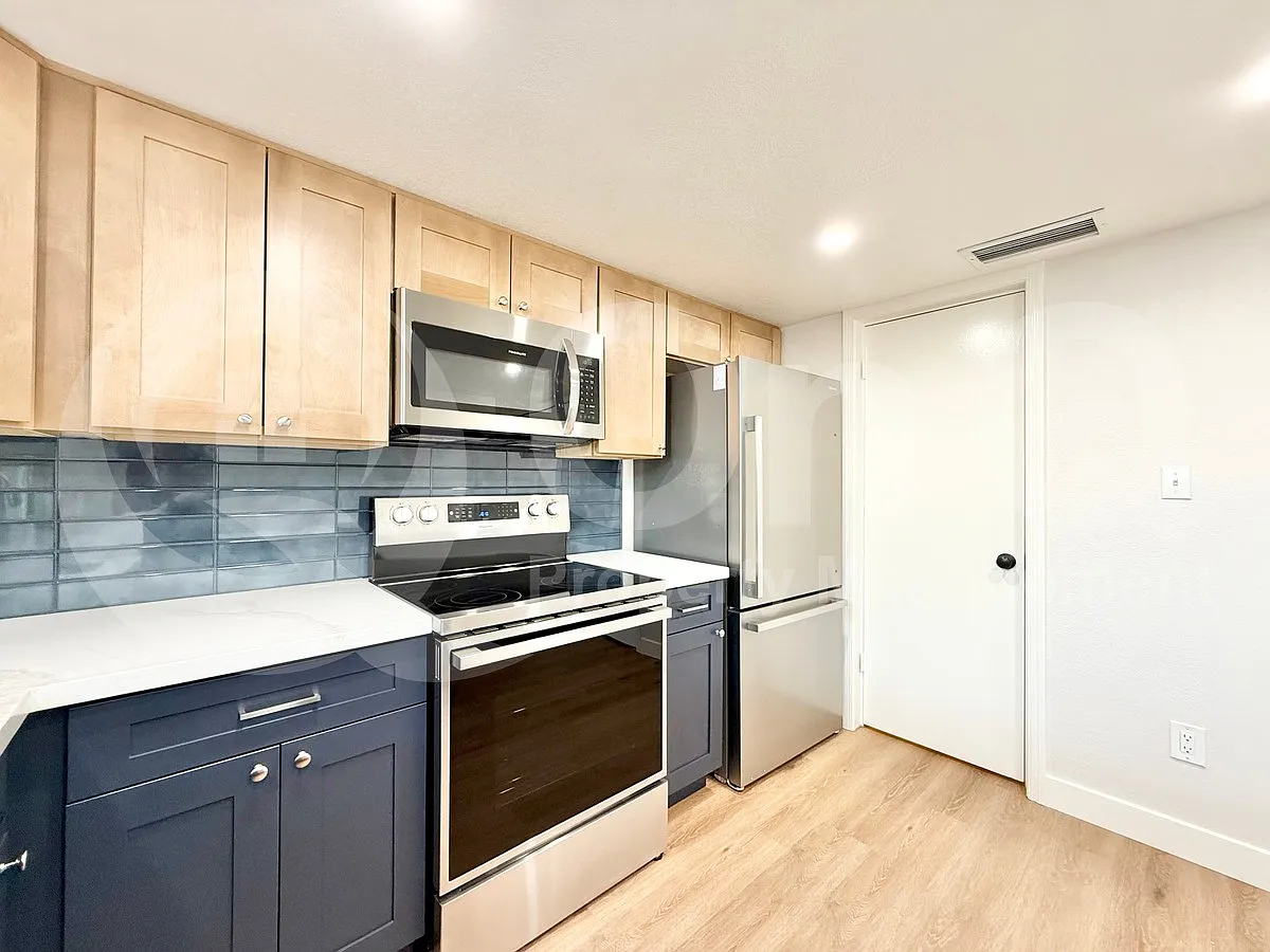 2 bed, 2.0 bath, 1044 sqft, $1,749 — Photo 3