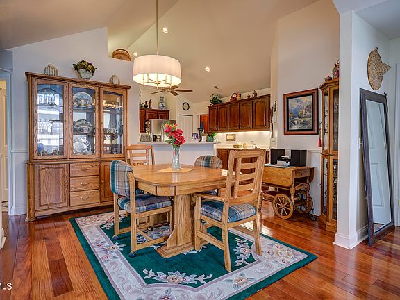 5th image of 106 Avonlea Pl #106