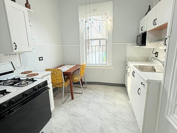 3rd image of 765 Meeker Ave #1