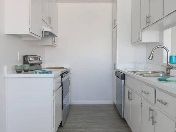 3rd image of 18536 Burbank Blvd APT 103