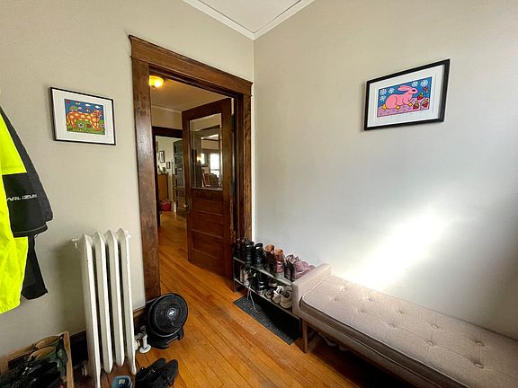 4th image of 2737 Irving Ave S #1