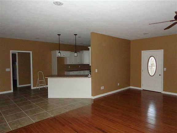 5th image of 155 Cobblestone Dr