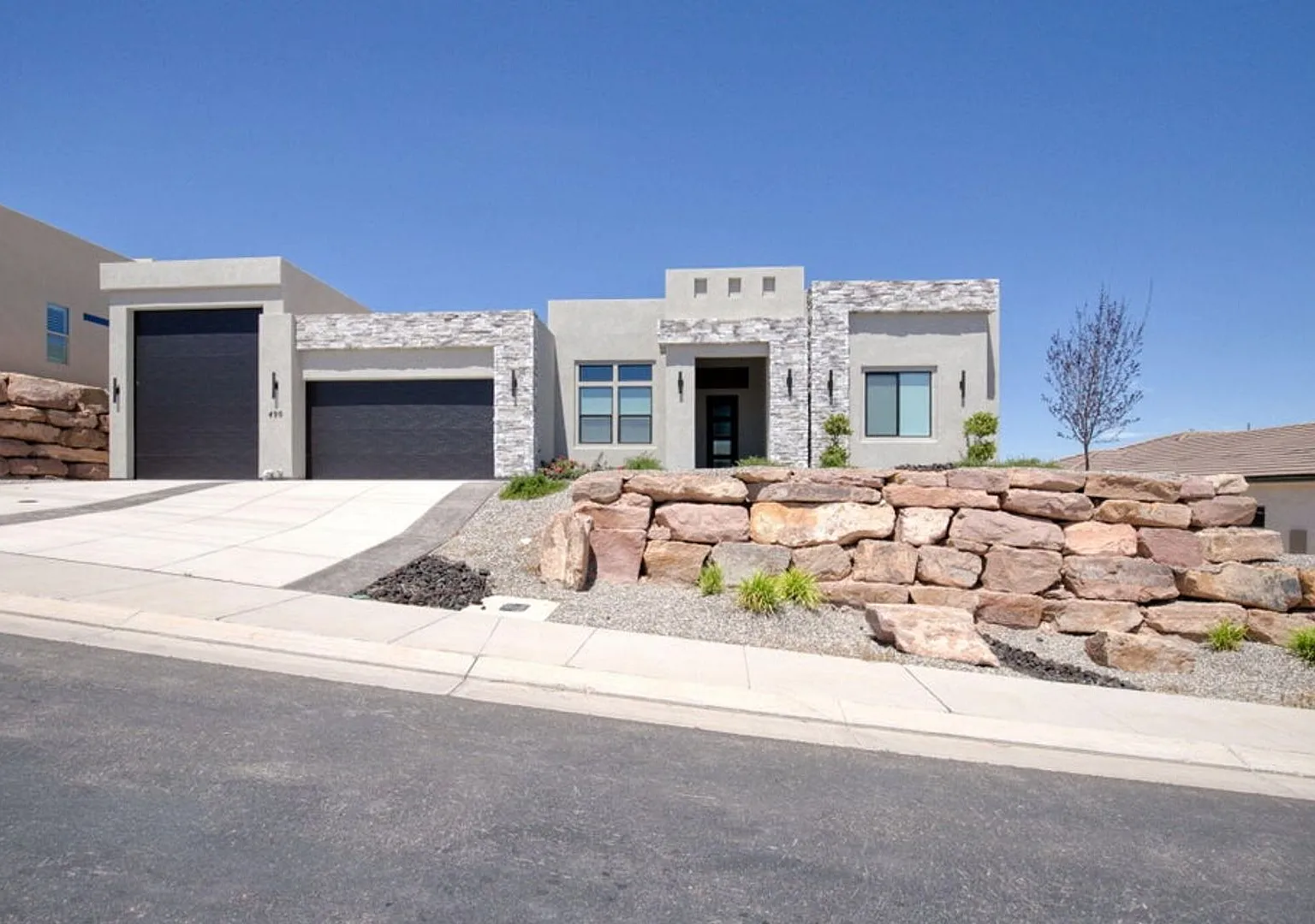 Your Modern Desert Escape Awaits! — Photo 1