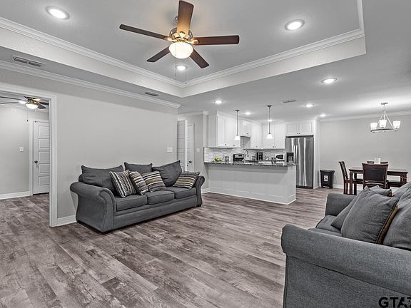 3rd image of 325 N Beverly Ave