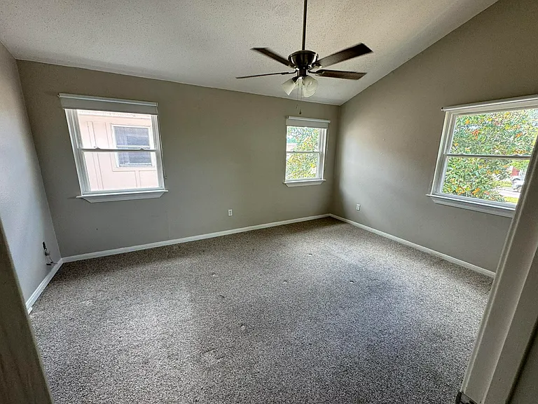 217 Clearview Pkwy #A — Photo 5