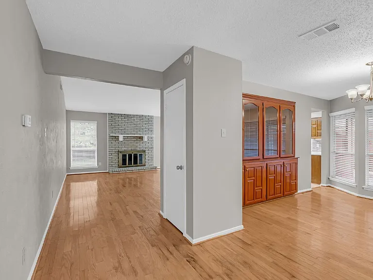 1906 Arvada Dr — Photo 5