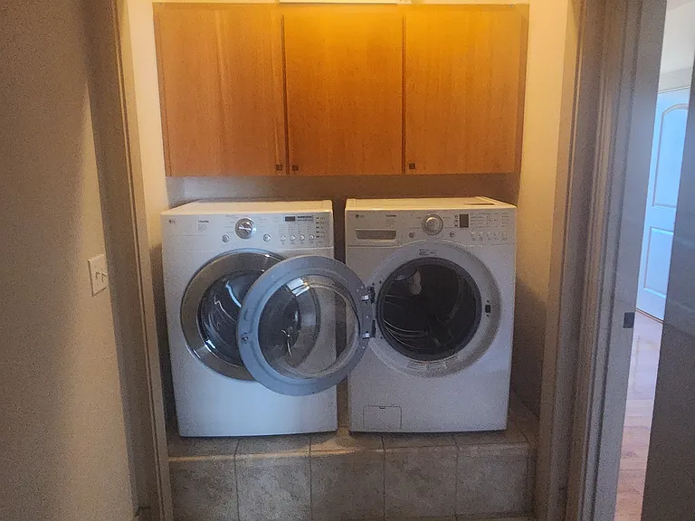 327 E Birch St — Photo 10