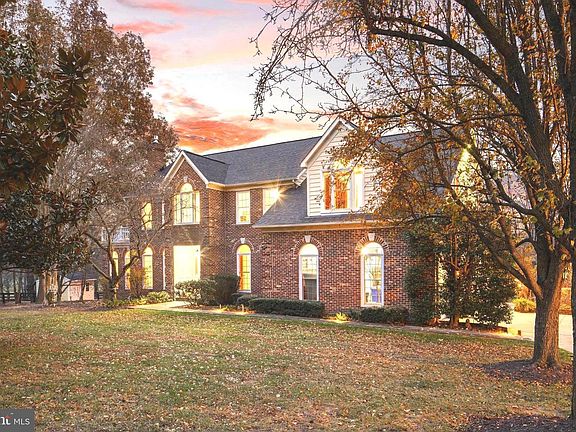 3rd image of 15700 Trapshire Ct