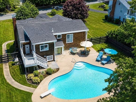 3rd image of 22 Harvest Ln