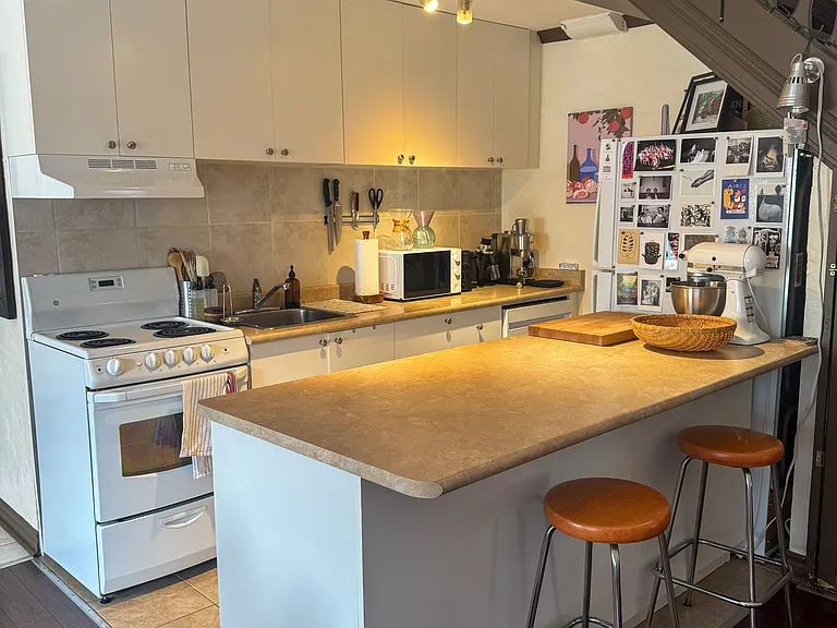 325 Queen St E #2D — Photo 6