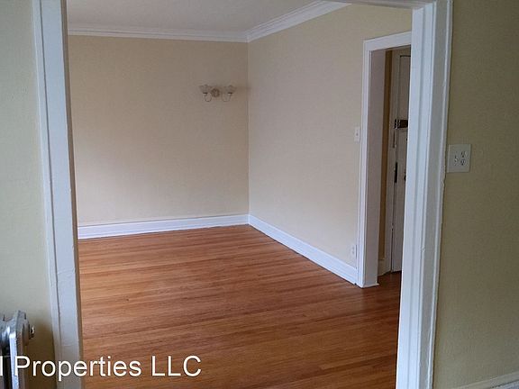 4th image of 6336 N Artesian Ave APT 1B