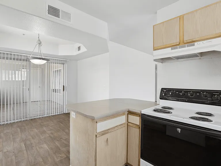 The Village at Sun Valley Apartments — Photo 27