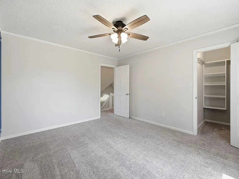2117 Canyon Dr — Photo 15