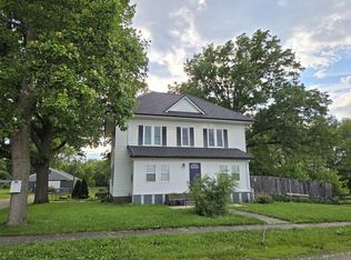 101 S 4th St, Fisher, IL 61843