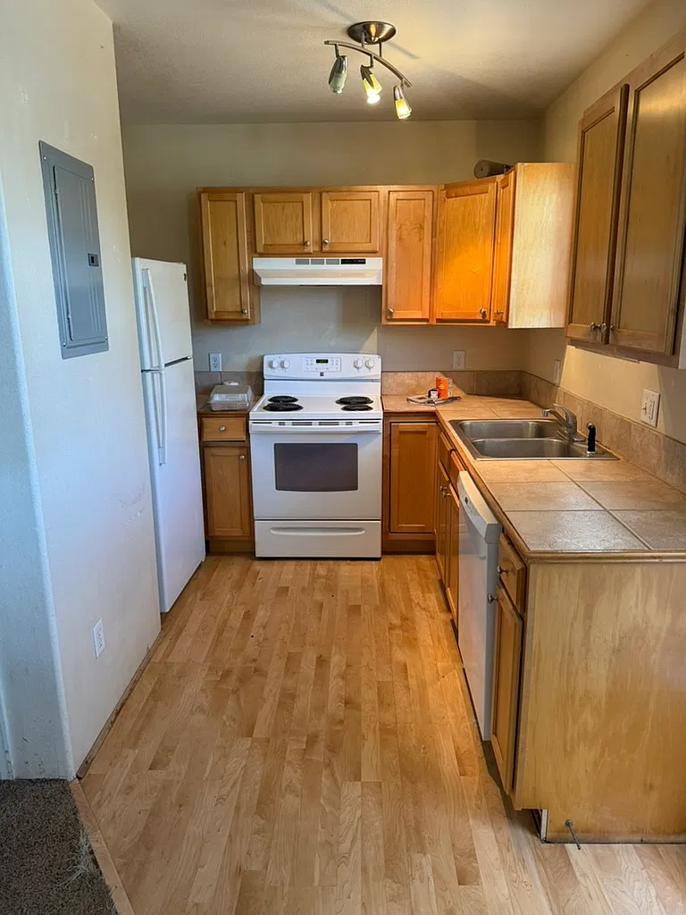 2 bed, $1,050 — Photo 2