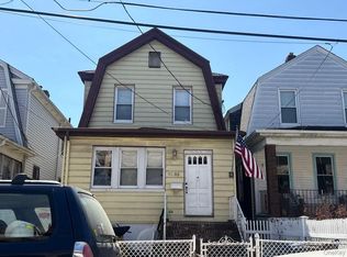 9203 De Sota Rd, Far Rockaway, NY 11693