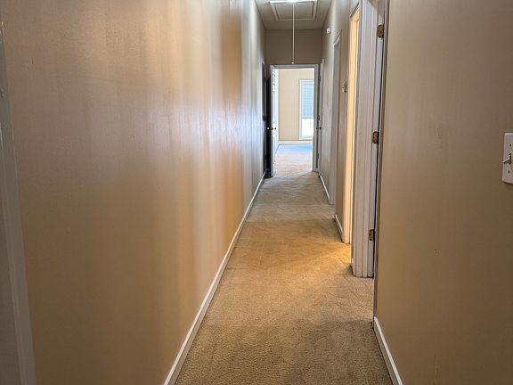 4th image of 220 Hawthorne Dr #A