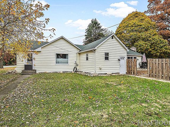 2nd image of 12344 Long Lake Dr NW