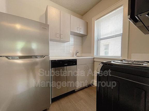 4th image of 831 East Dr APT 8