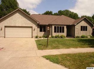 210 Woodbine Rd, Mason City, IA 50401