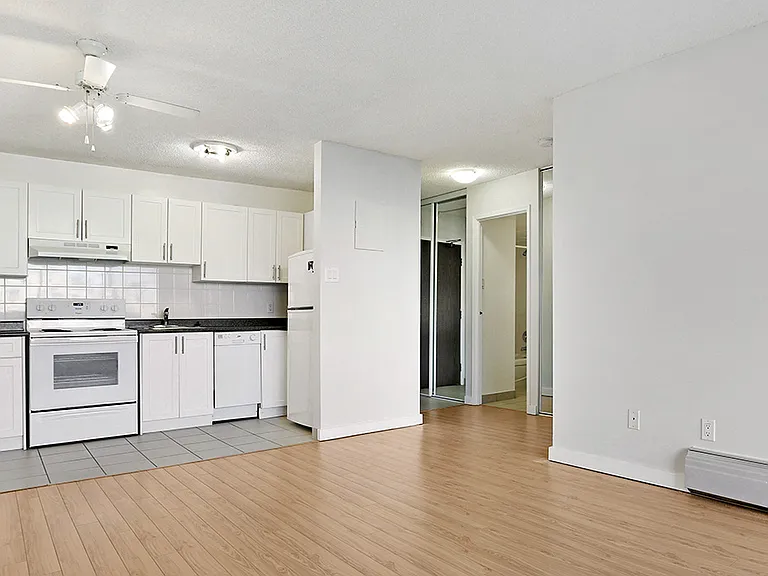 815 4th Ave SW — Photo 24