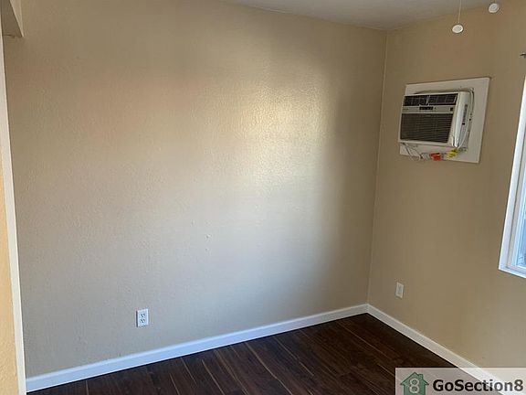 4th image of 1529 W Garfield St #8