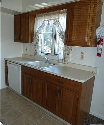 3rd image of 385 Midland Ave APT 1