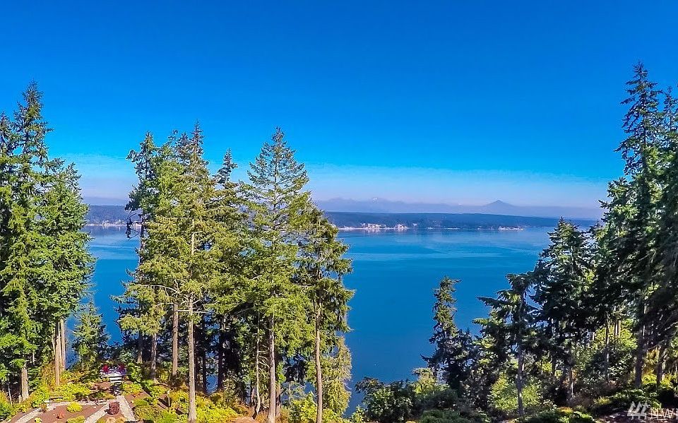 1st image of 3995 SE Camano Dr