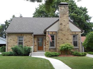 1113 N 8th St, Manitowoc, WI 54220