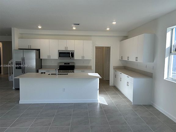 5th image of 2342 SE 30th St