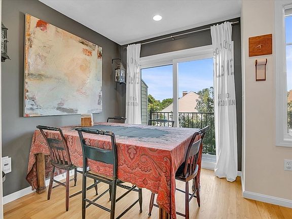 5th image of 14 1/2 Roundy St Unit 3