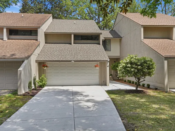4 Stallion Ct, Charleston, SC 29407