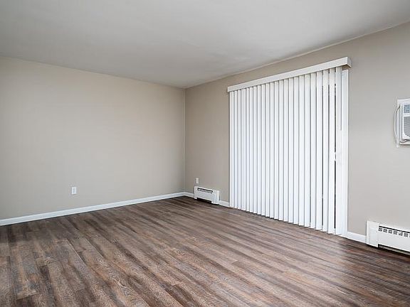 2nd image of 186 Flintridge Dr APT 2