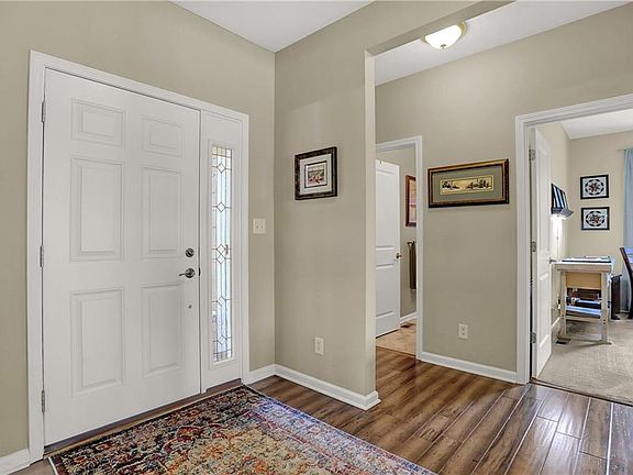 5th image of 9055 Branch View Dr