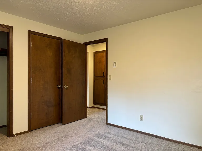Large Two Bedroom Duplex in South Salem — Photo 8