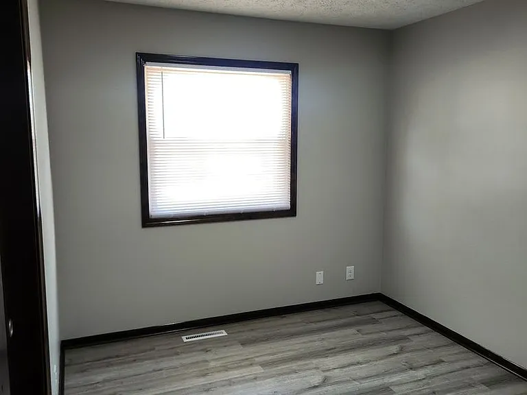 13715 Birchwood Ave — Photo 11