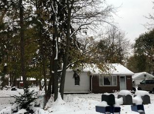 5551 Dons Dr, Waterford, MI 48329
