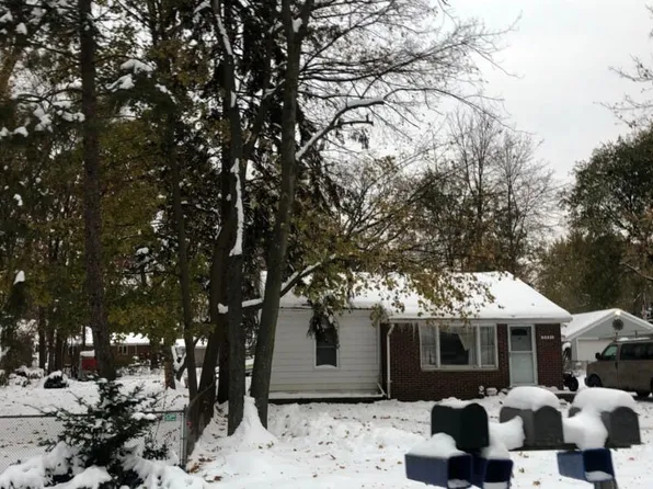 5551 Dons Dr, Waterford, MI 48329