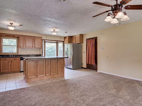 3rd image of 102 Hillside Dr