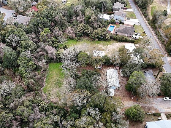 2nd image of 215 Davis Dr