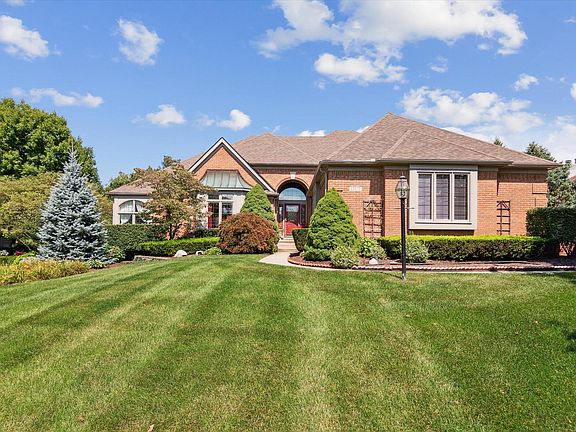 2nd image of 12172 Deer Creek Cir