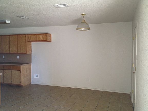 3rd image of 2807 Alma Dr #A