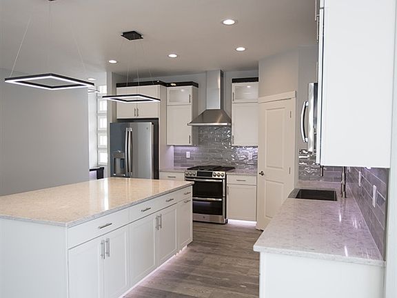 5th image of 9230 N Woodridge Ct