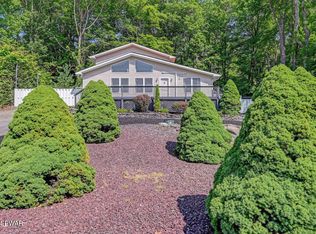 116 Lookout Dr, Lords Valley, PA 18428